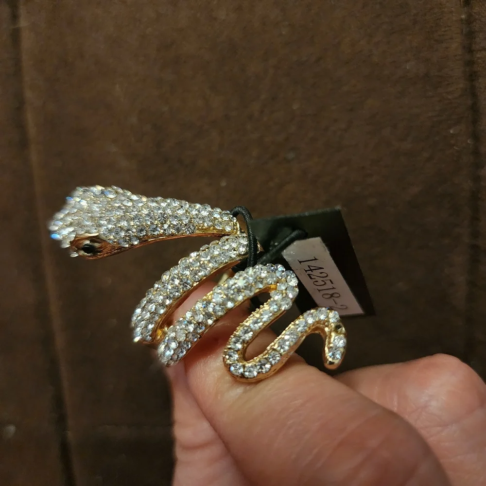nOir Jewelry new tag